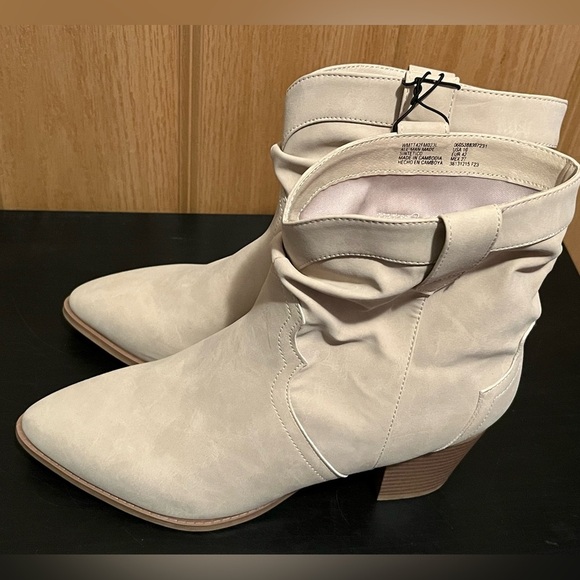 Time and Tru Cream Colored Booties - Picture 4 of 14